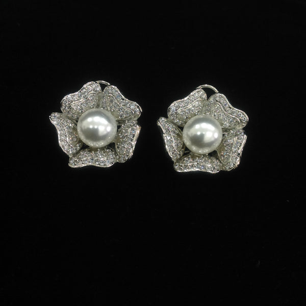 Charismatic Pearl in Floweret Crystal Stud Earrings
