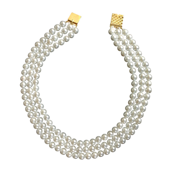 Refined Elegance in Pearls Necklace