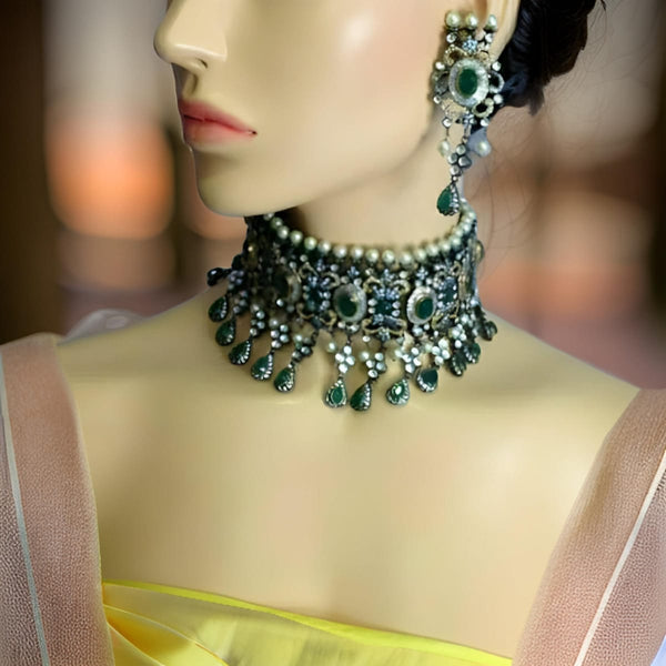 Elegant Emerald Green Gemstones With Crystal And Shell Pearl Necklace Set