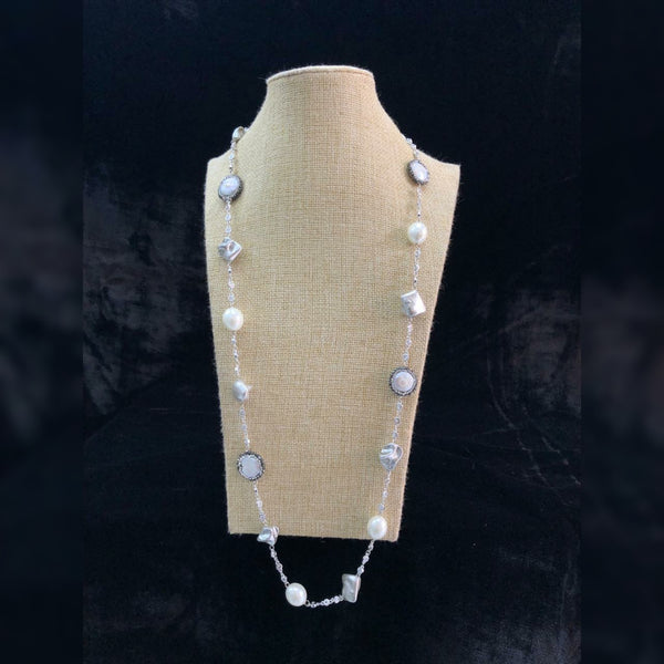 Mesmerizing Mauve Chain Crystal And Pearls Necklace