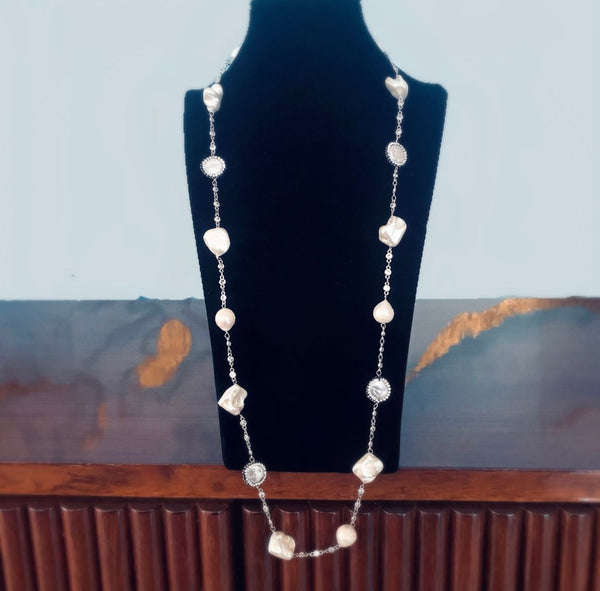 Mesmerizing Mauve Chain Crystal And Pearls Necklace