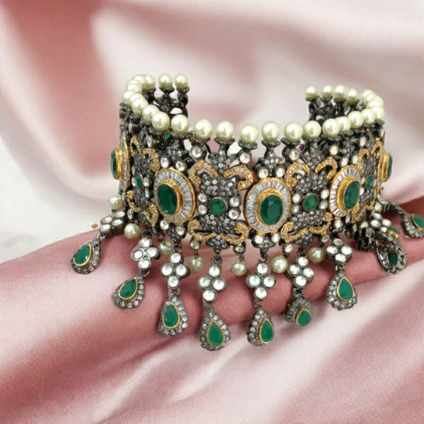 Elegant Emerald Green Gemstones With Crystal And Shell Pearl Necklace Set