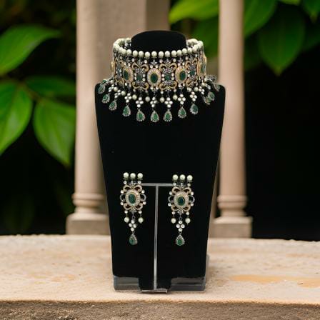 Elegant Emerald Green Gemstones With Crystal And Shell Pearl Necklace Set