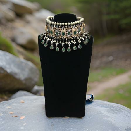 Elegant Emerald Green Gemstones With Crystal And Shell Pearl Necklace Set