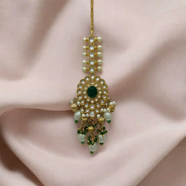 Marvellous Touch of Green and Golden MaangTikka