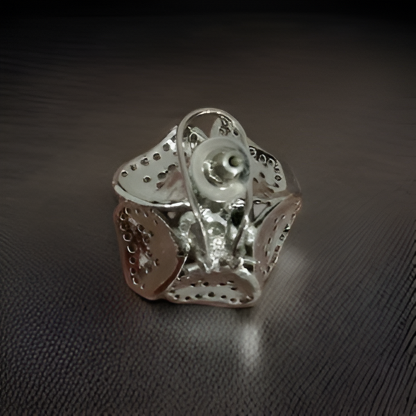 Charismatic Pearl in Floweret Crystal Stud Earrings