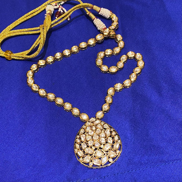 Bond of Oval Kundan Golden with Droplet Kundan Necklace