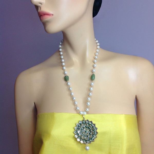 Picturesque Pendant with Pearl Necklace