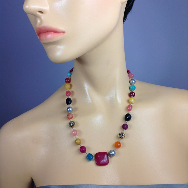 Distinguished Multicolor Stone Necklace