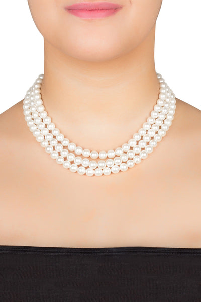 Refined Elegance in Pearls Necklace