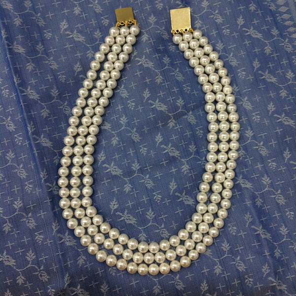 Refined Elegance in Pearls Necklace