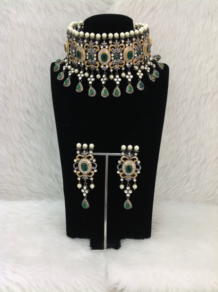 Elegant Emerald Green Gemstones With Crystal And Shell Pearl Necklace Set