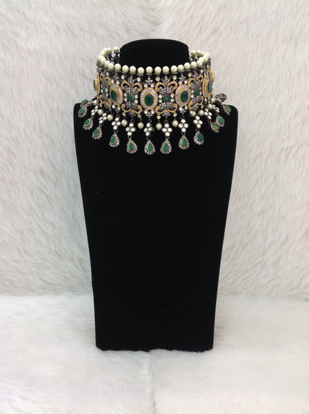 Elegant Emerald Green Gemstones With Crystal And Shell Pearl Necklace Set