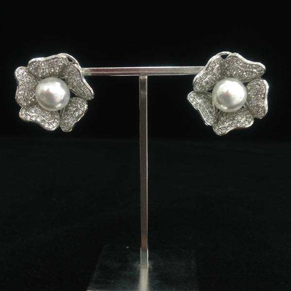 Charismatic Pearl in Floweret Crystal Stud Earrings