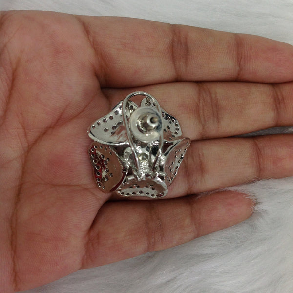 Charismatic Pearl in Floweret Crystal Stud Earrings