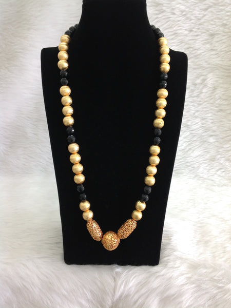 Blossom Black Gemstones And Geru Beads Necklace