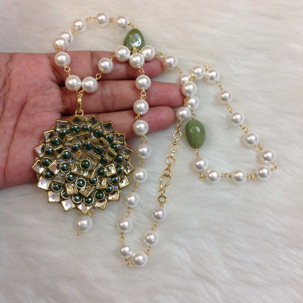 Picturesque Pendant with Pearl Necklace