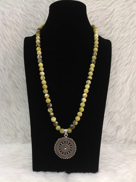 Splendid Lemon Yellow Gemstones With Silver Pendant Necklace