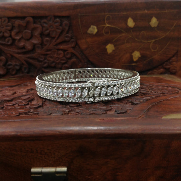 Graceful Droplets of Crystal Bracelet