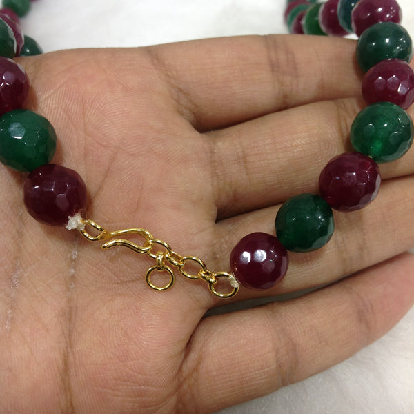 Captivating Geru Red And Green Necklace