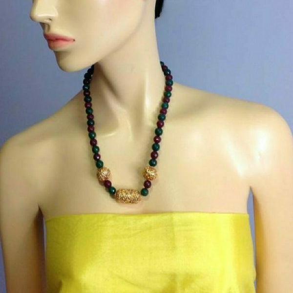 Captivating Geru Red And Green Necklace